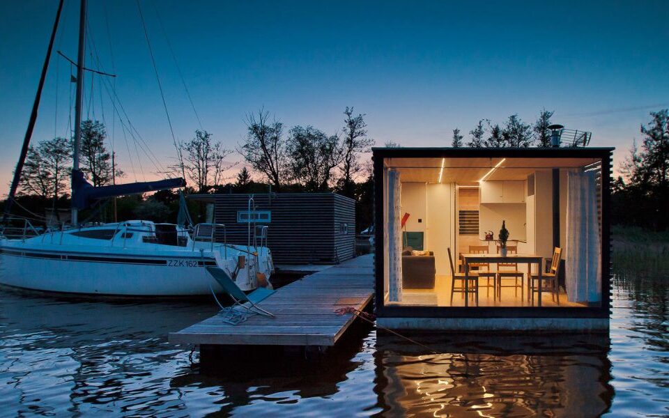 nowoczesny glamping , luksusowy domek na wodzie